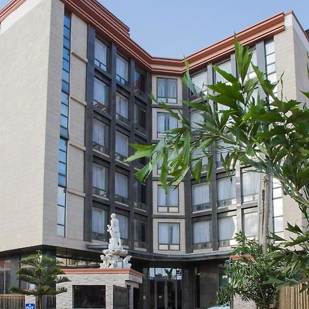 Golden Tulip Essential Lagos Airport Hotel Екстериор снимка