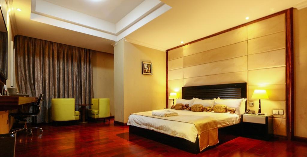 Golden Tulip Essential Lagos Airport Hotel Екстериор снимка