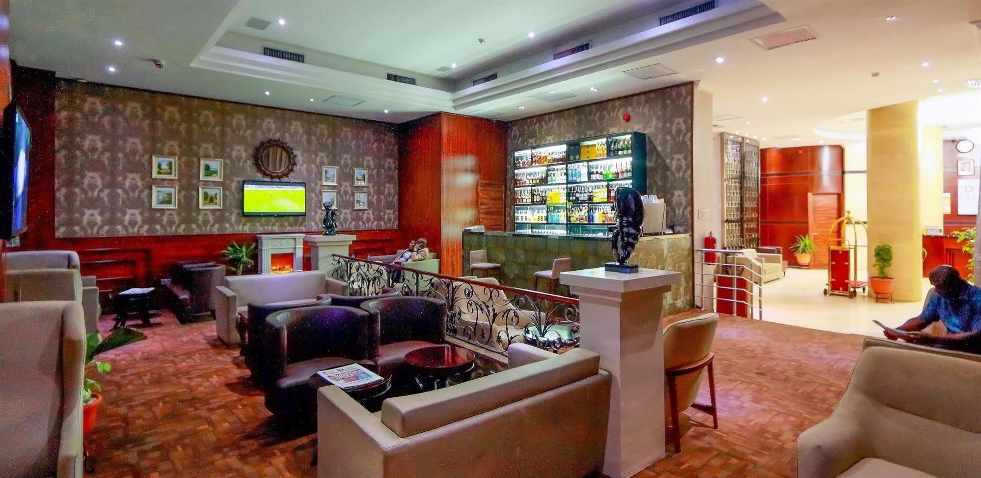 Golden Tulip Essential Lagos Airport Hotel Екстериор снимка