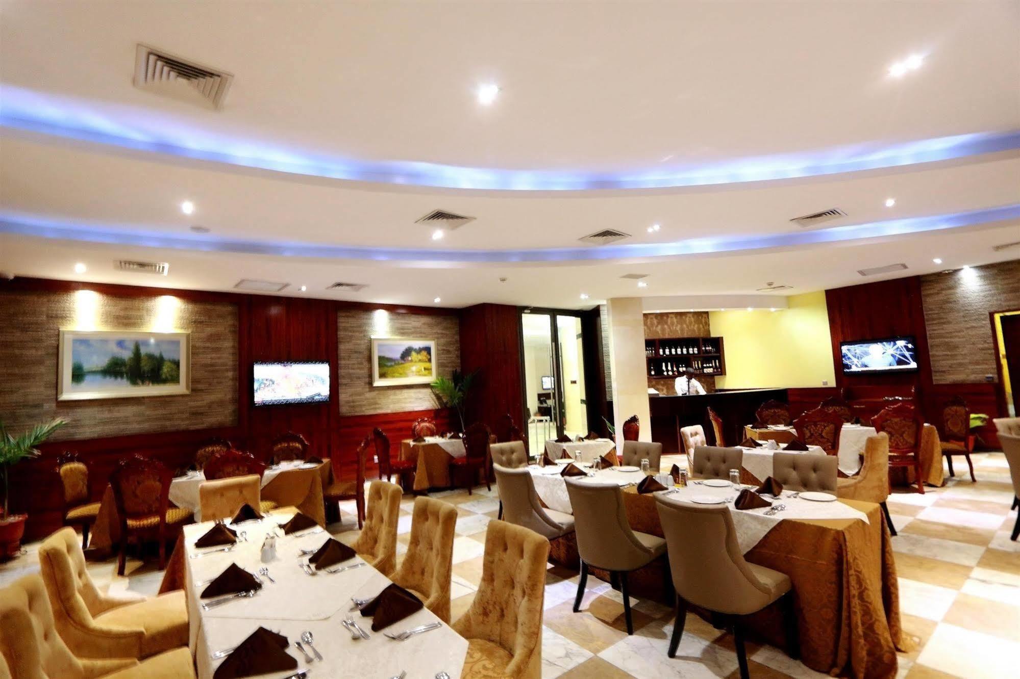 Golden Tulip Essential Lagos Airport Hotel Екстериор снимка